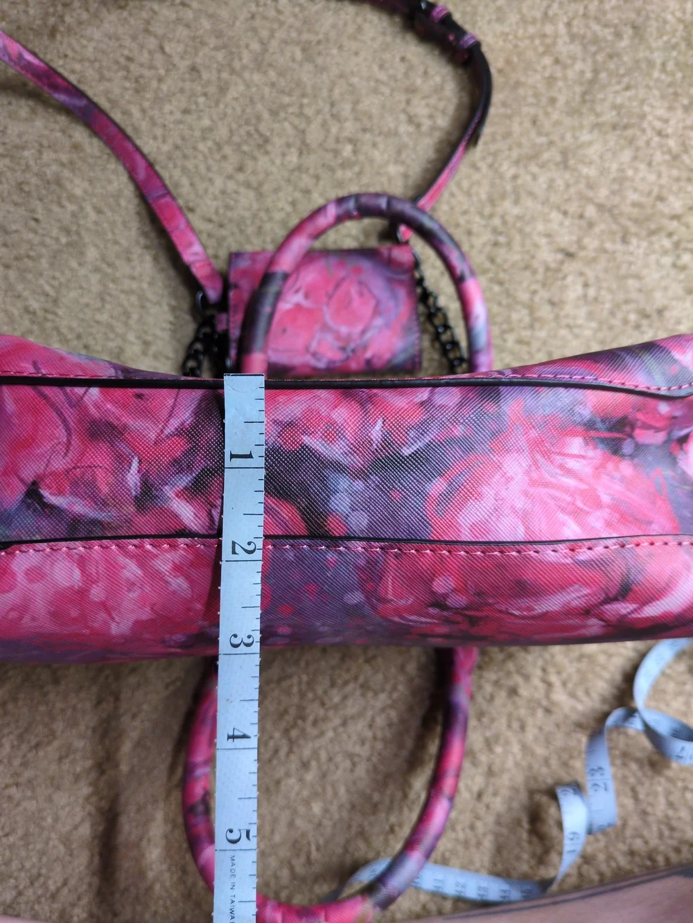 Steve Madden Black & Red Roses floral handbag  W Card Holder & Detachable Strap